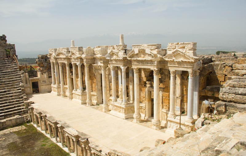 Древний амфитеатр построенный во 2 веке